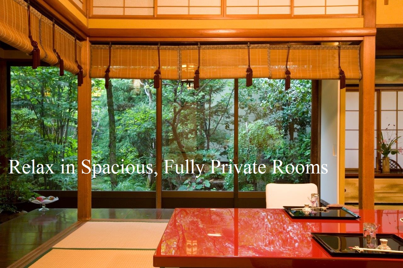 Dining Space：Relax in Spacious, Fully Private Rooms